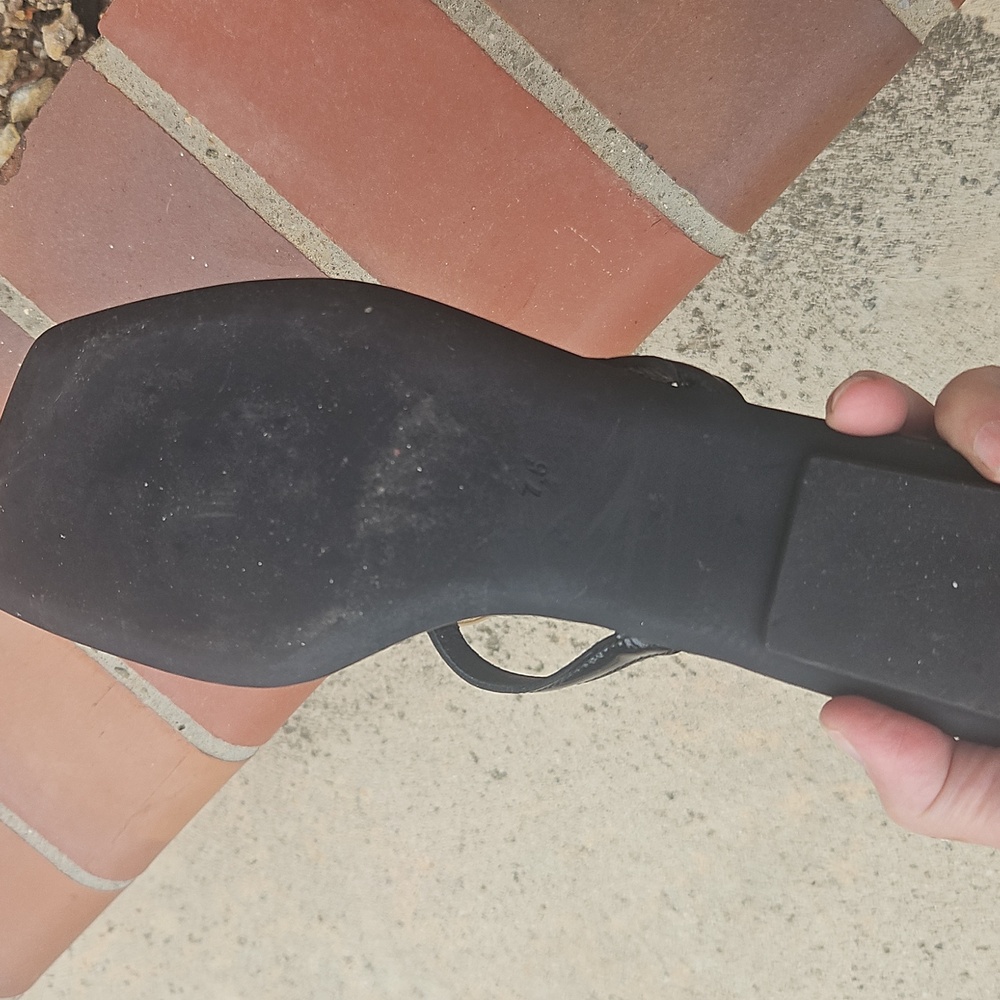 Jeffrey Campbell Black  patent Sandals with Sculptural gold Buckles  Size 7.5 - Picture 5 of 6